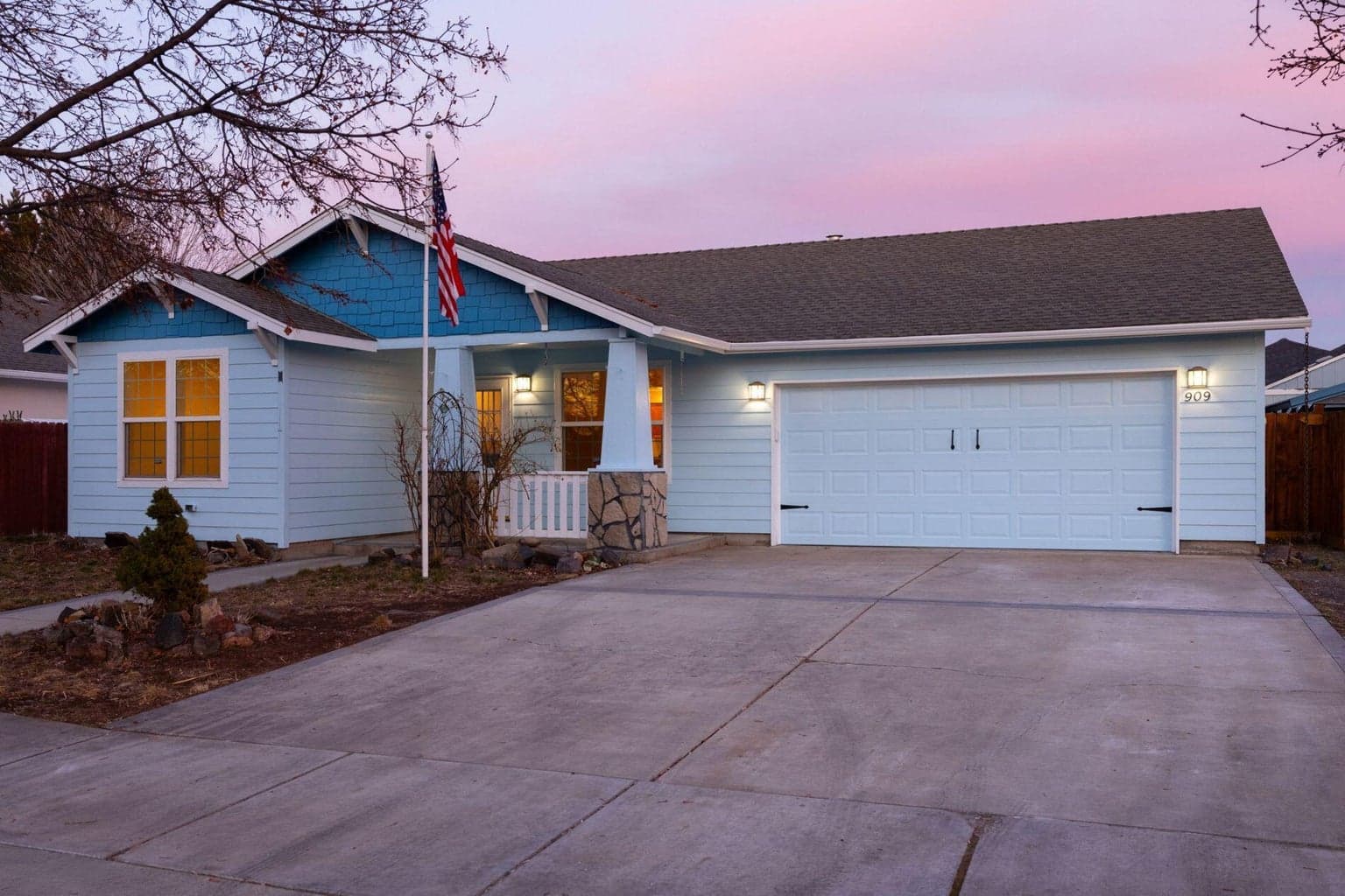 Photo of 909 Stoneridge 1 of 19