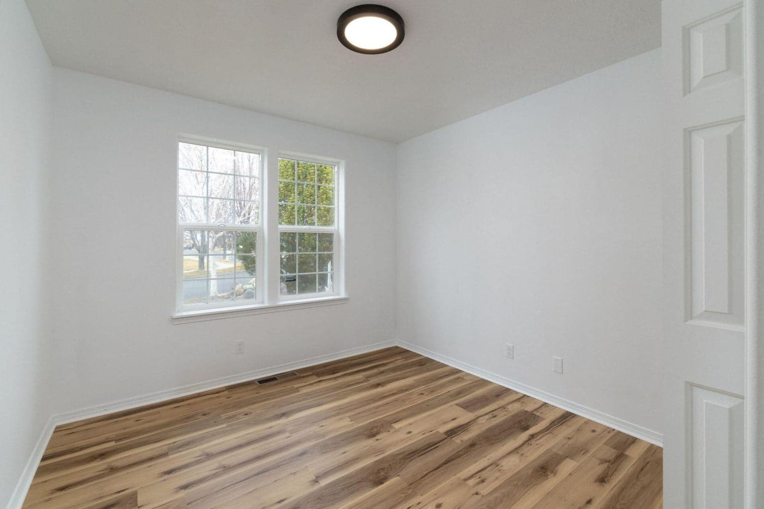 Photo of 909 Stoneridge 4 of 19