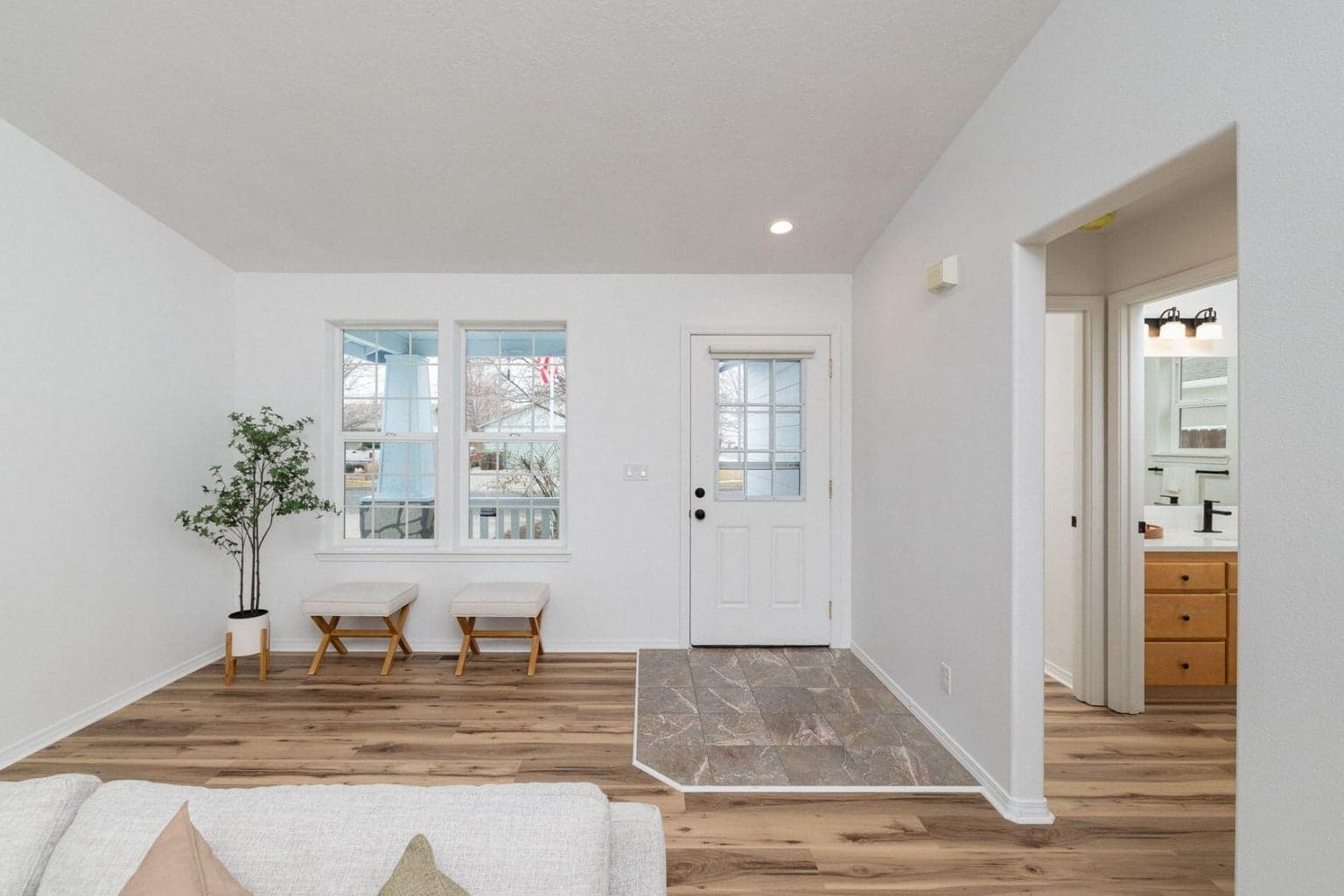 Photo of 909 Stoneridge 2 of 19
