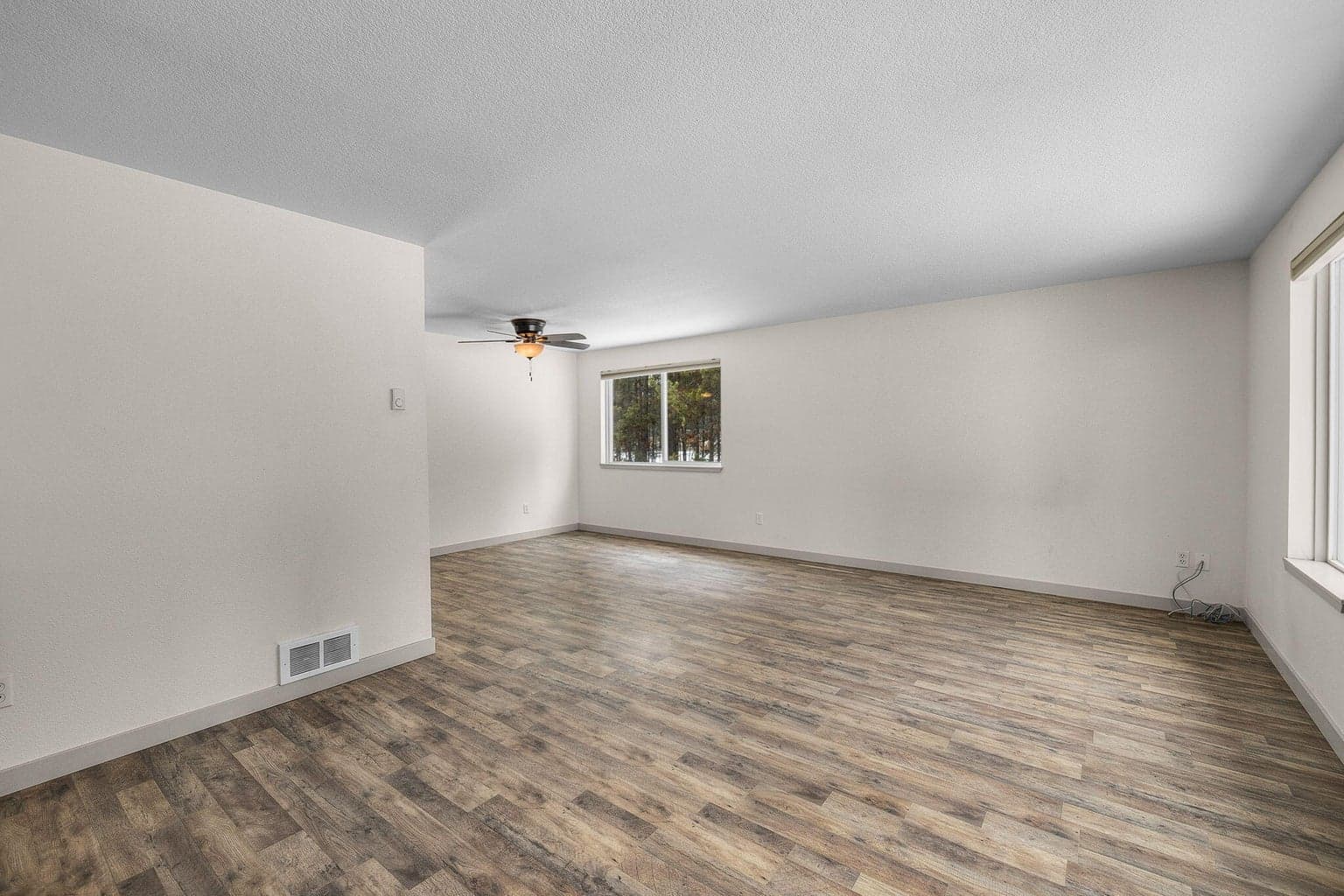 Photo of 16053 Snowberry 4 of 35