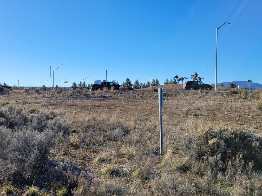 Photo of 319 SW Tom McCall Road 7 of 10