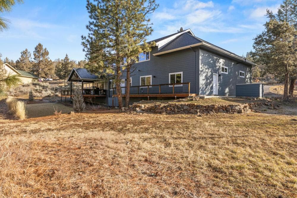 plenty of play area in backyard