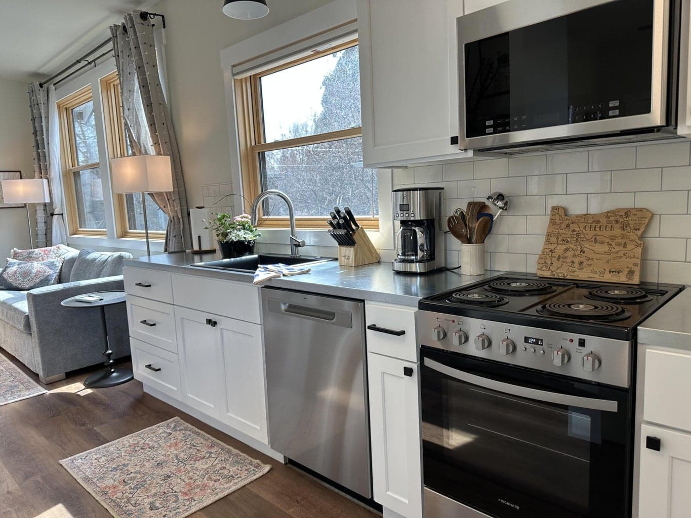 Photo of 852 NW Columbia Street 28 of 46