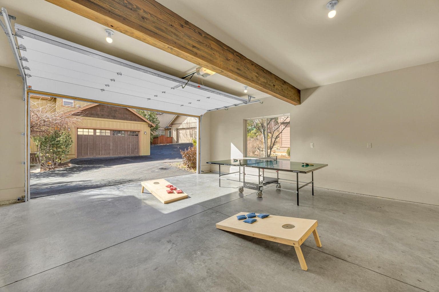Pristine garage with games