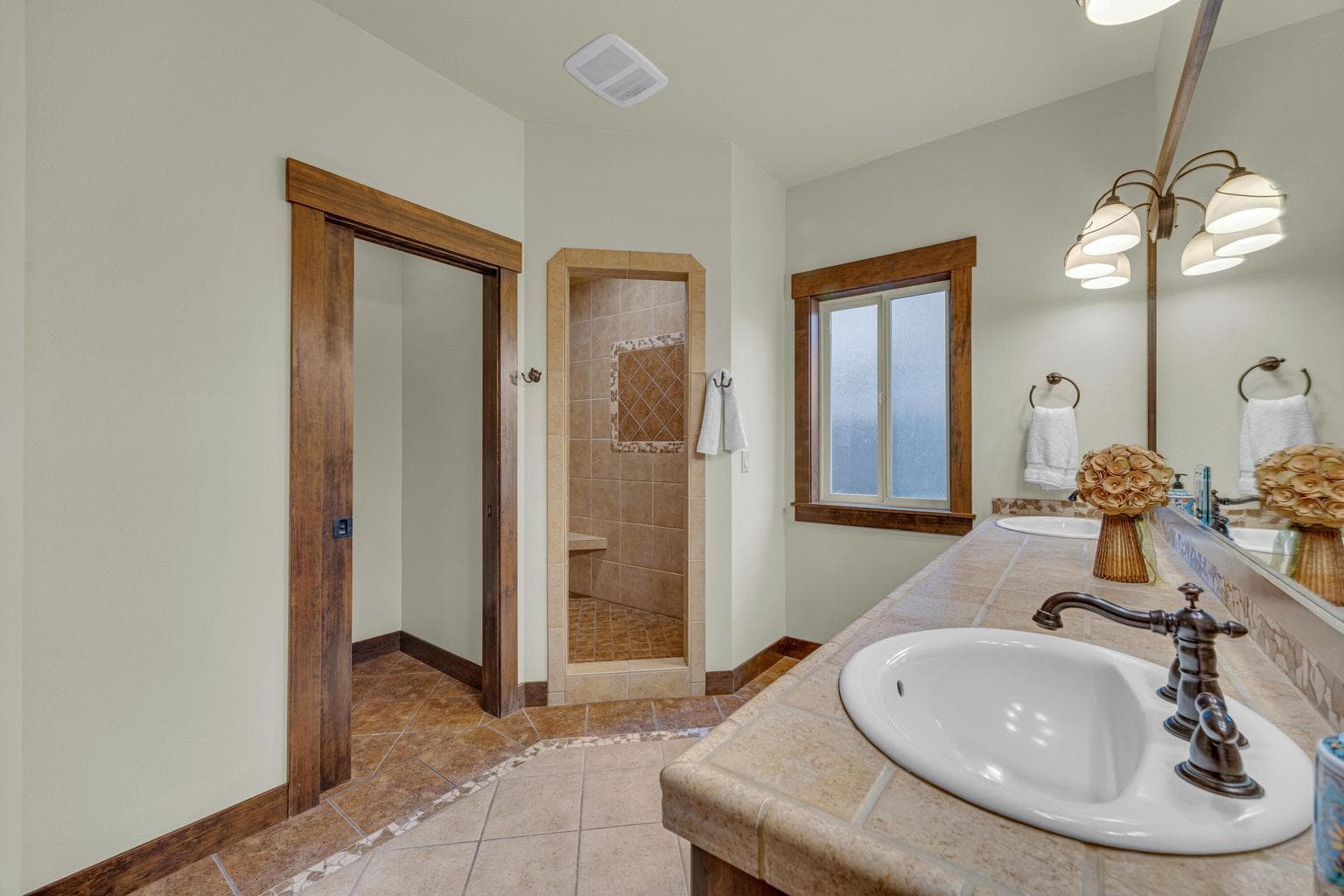 Main Level Primary Bath