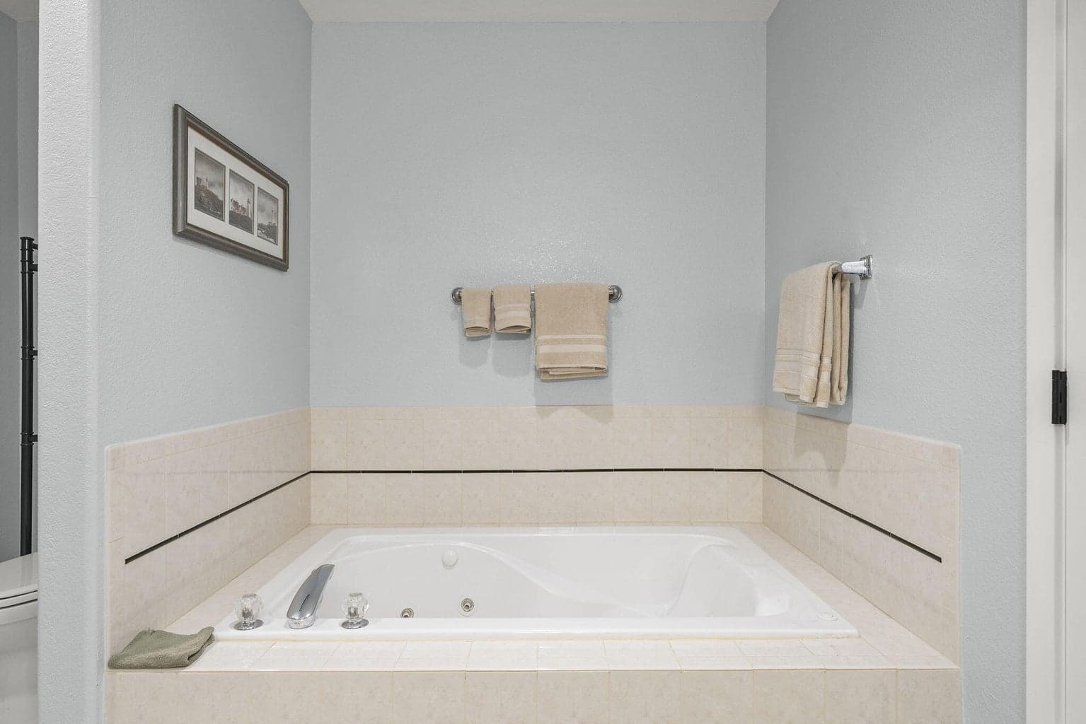 Photo of 438 NW 19th Street 12 of 29