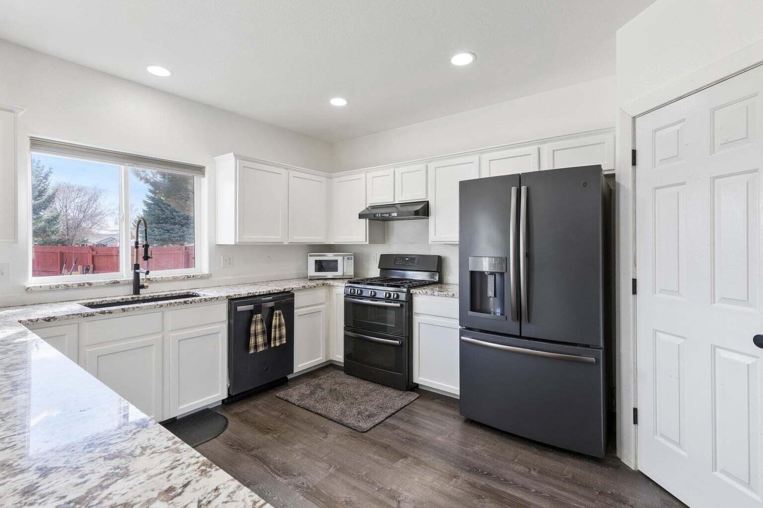 Photo of 2146 22nd 5 of 20