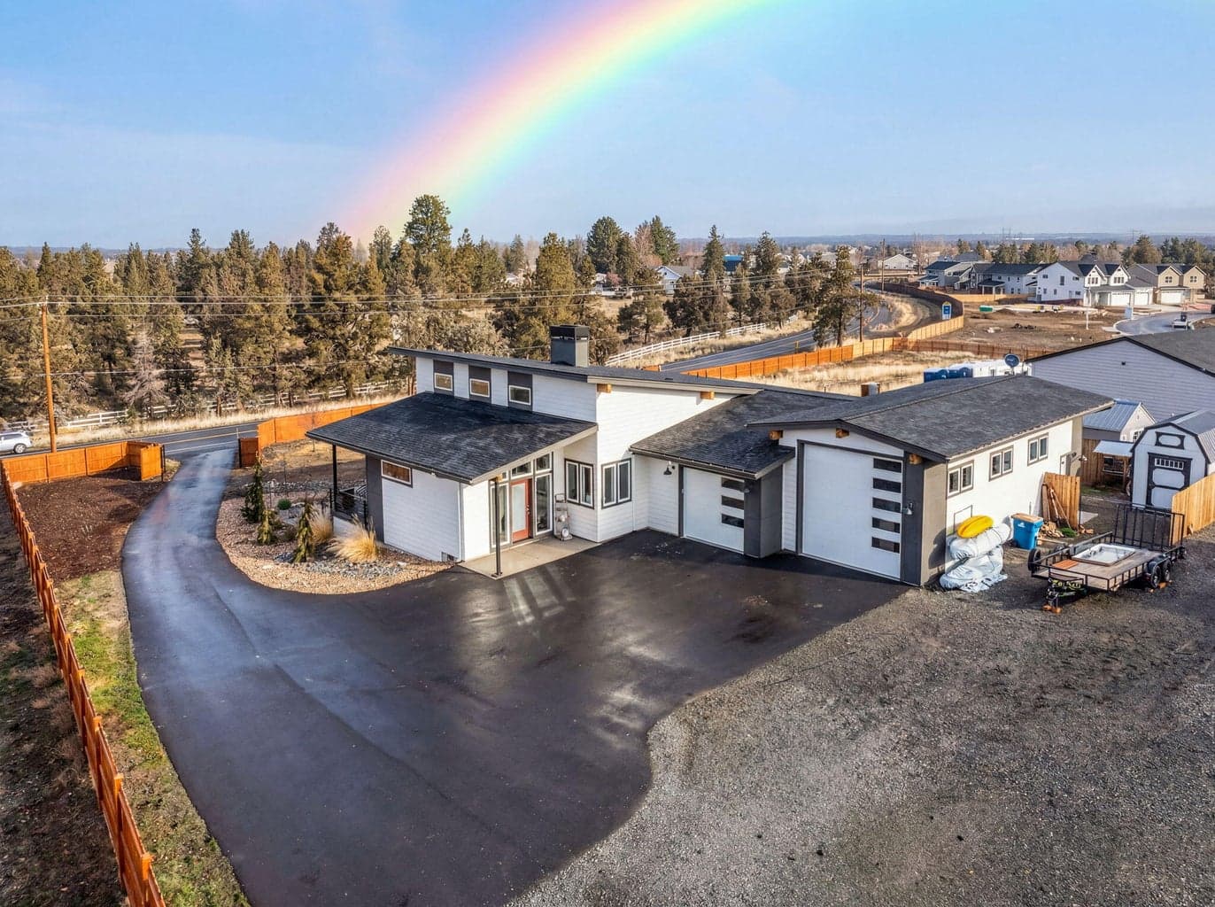 Photo of 2370 SW Helmholtz Way 6 of 31