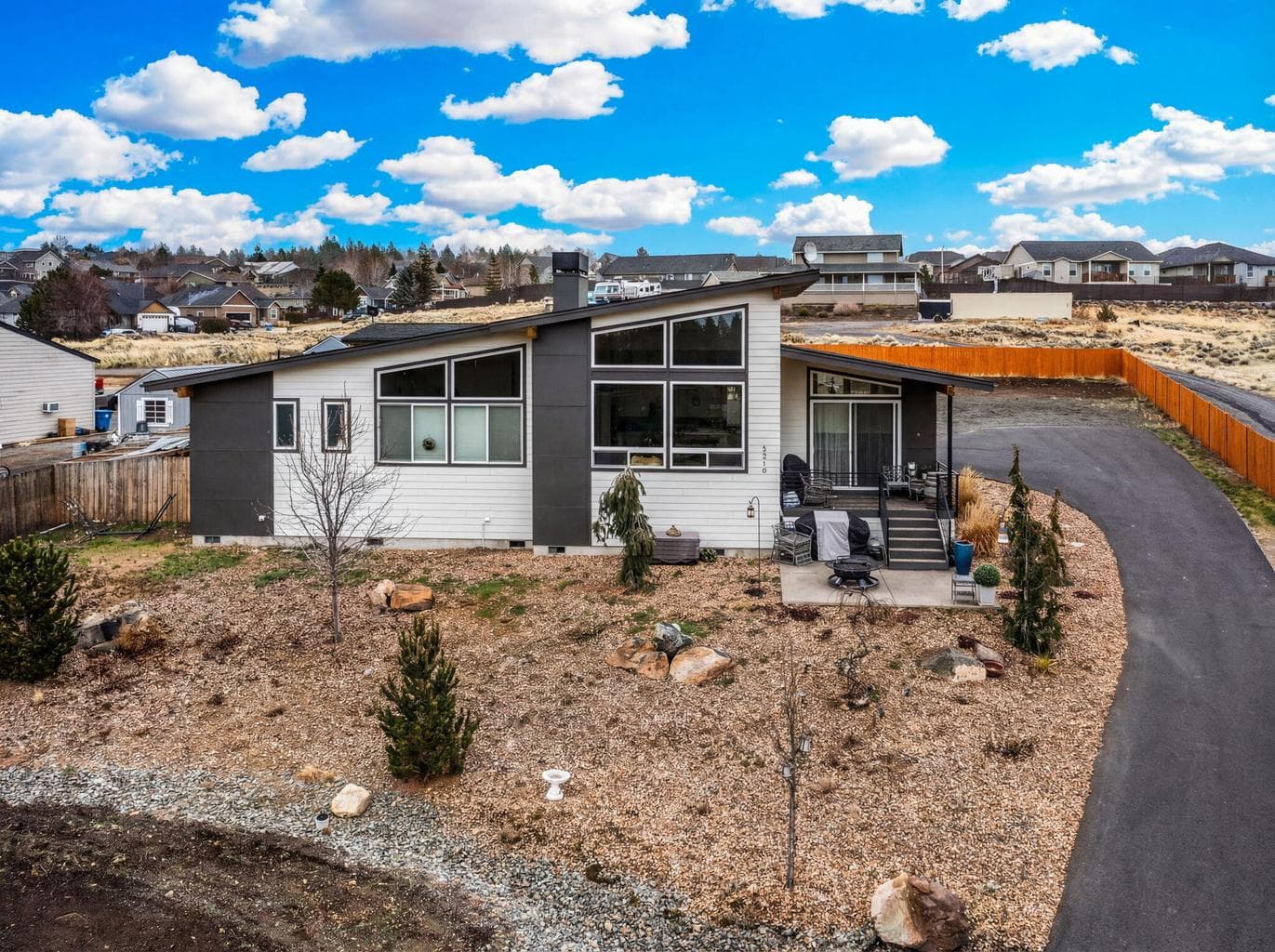 Photo of 2370 SW Helmholtz Way 22 of 31