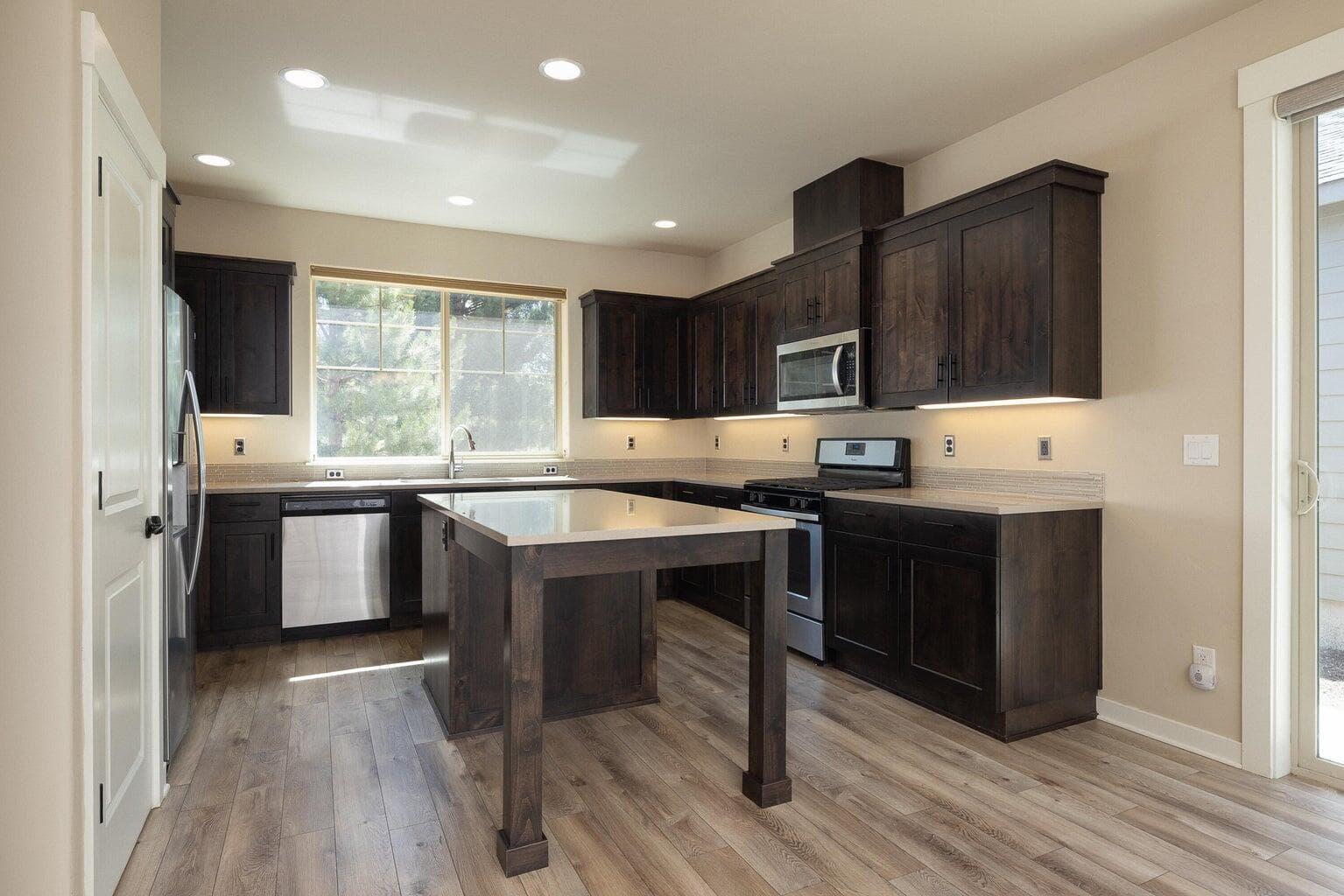 Photo of 51844 Hollinshead Place 9 of 37