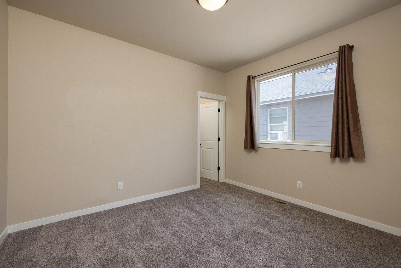 3rd bedroom vacant