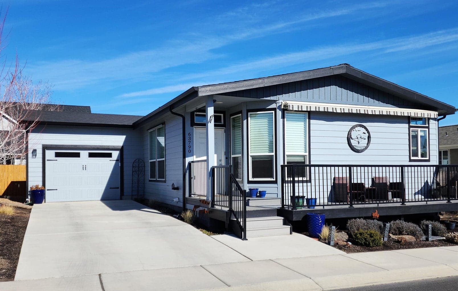 Like-New home in Cascade Village!