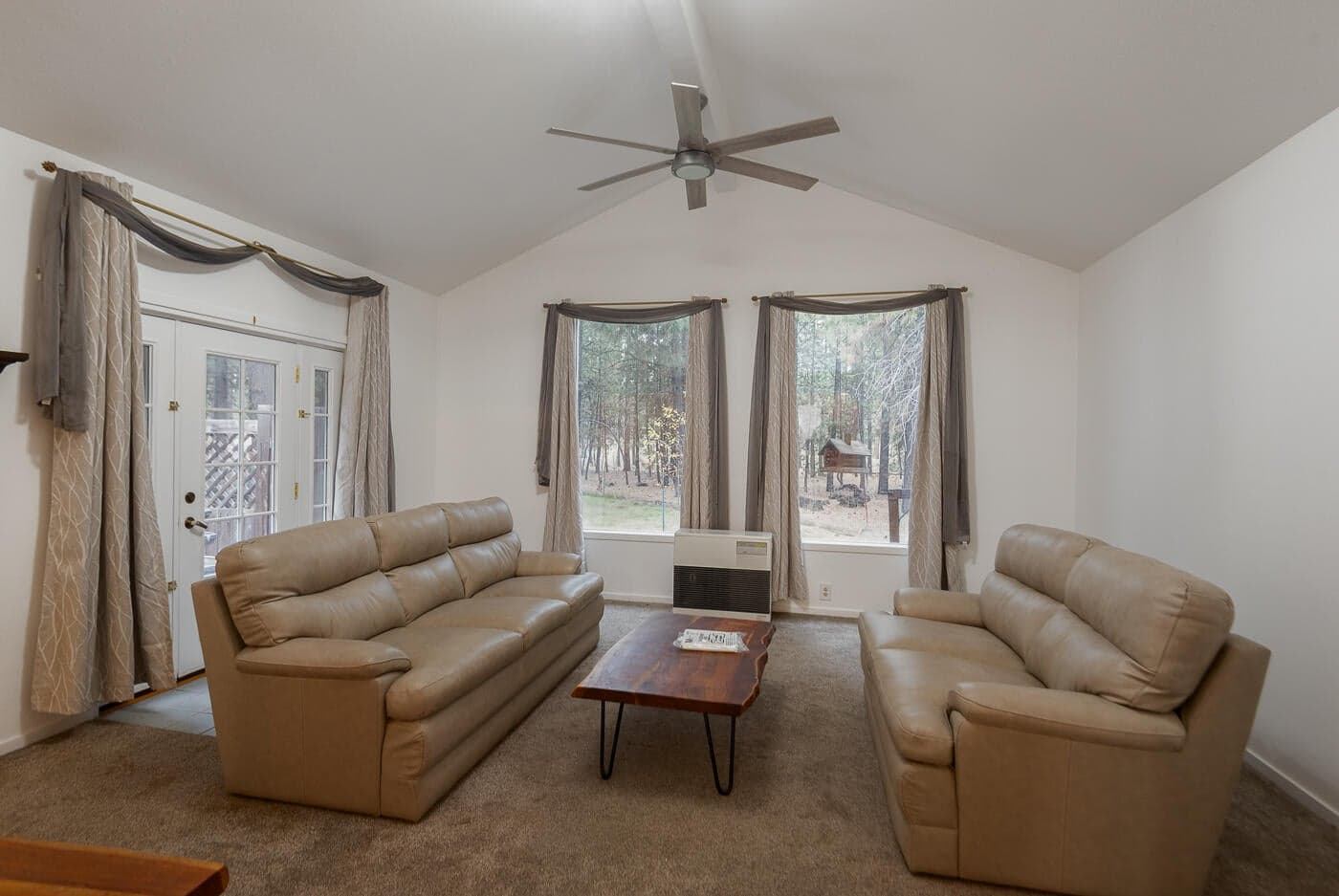 Living room cont