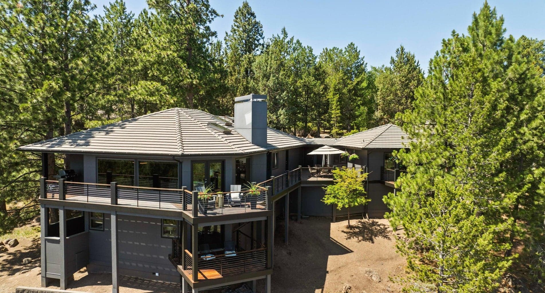 The perfect spot for entertaining, relaxing and views!
