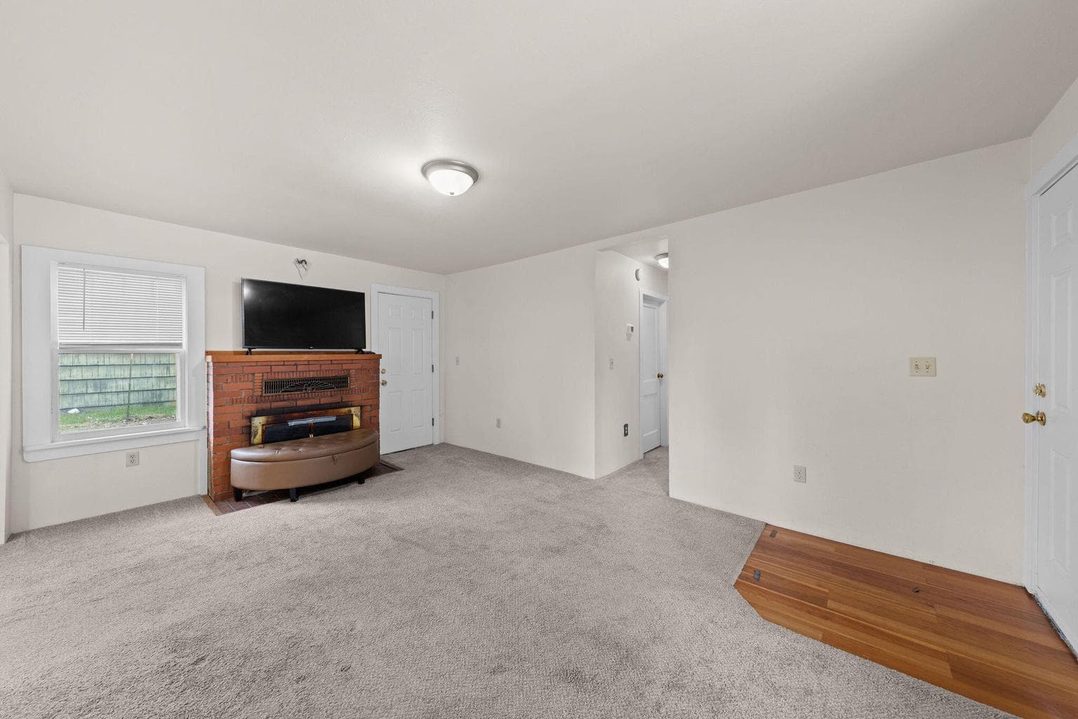 Photo of 2165 Crestbrook 5 of 50