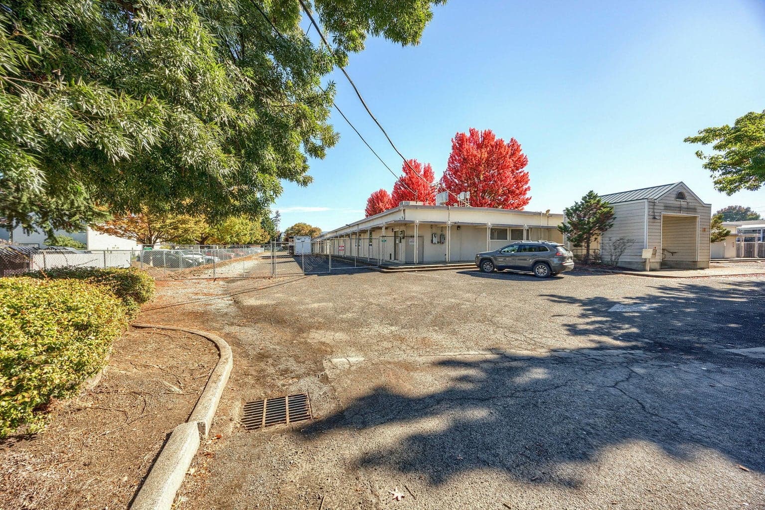 Photo of 650 Royal 4 of 148