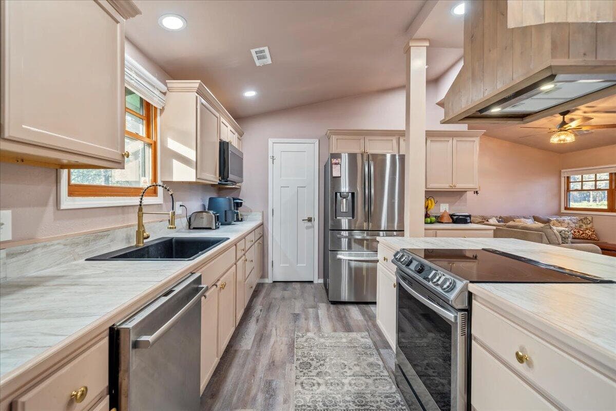Photo of 20809 SE Westview Drive 10 of 49