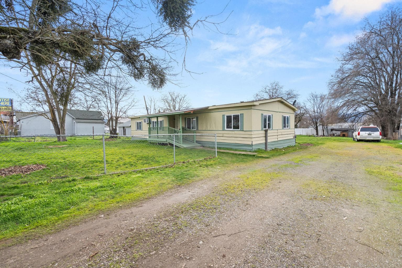 Photo of 1103 Pinecroft 2 of 22