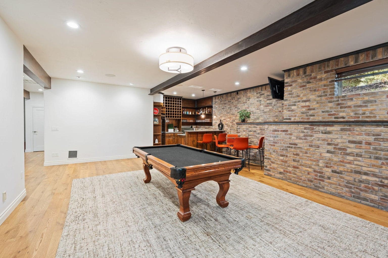Downstairs Bonus Game room / bar
