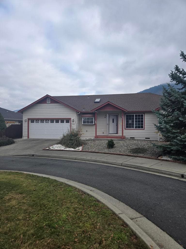 1785 Brookhurst