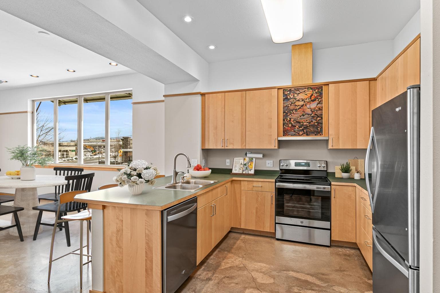 Photo of 2205 Ashland Street 5 of 26