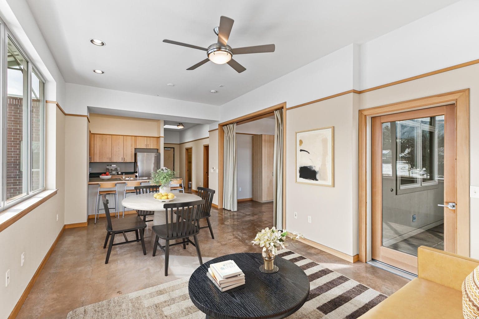 Photo of 2205 Ashland Street 4 of 26