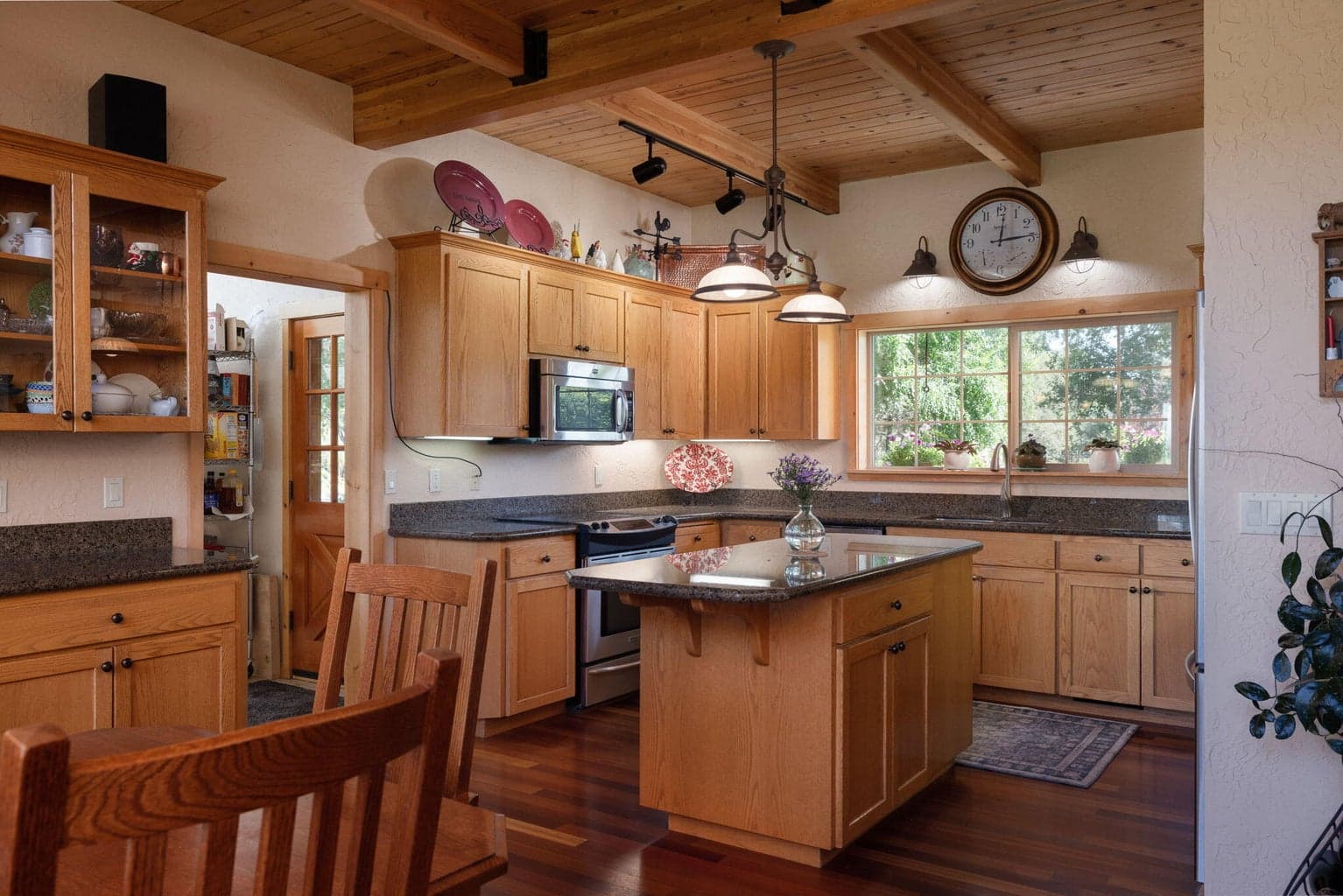 kitchen / all granite counters