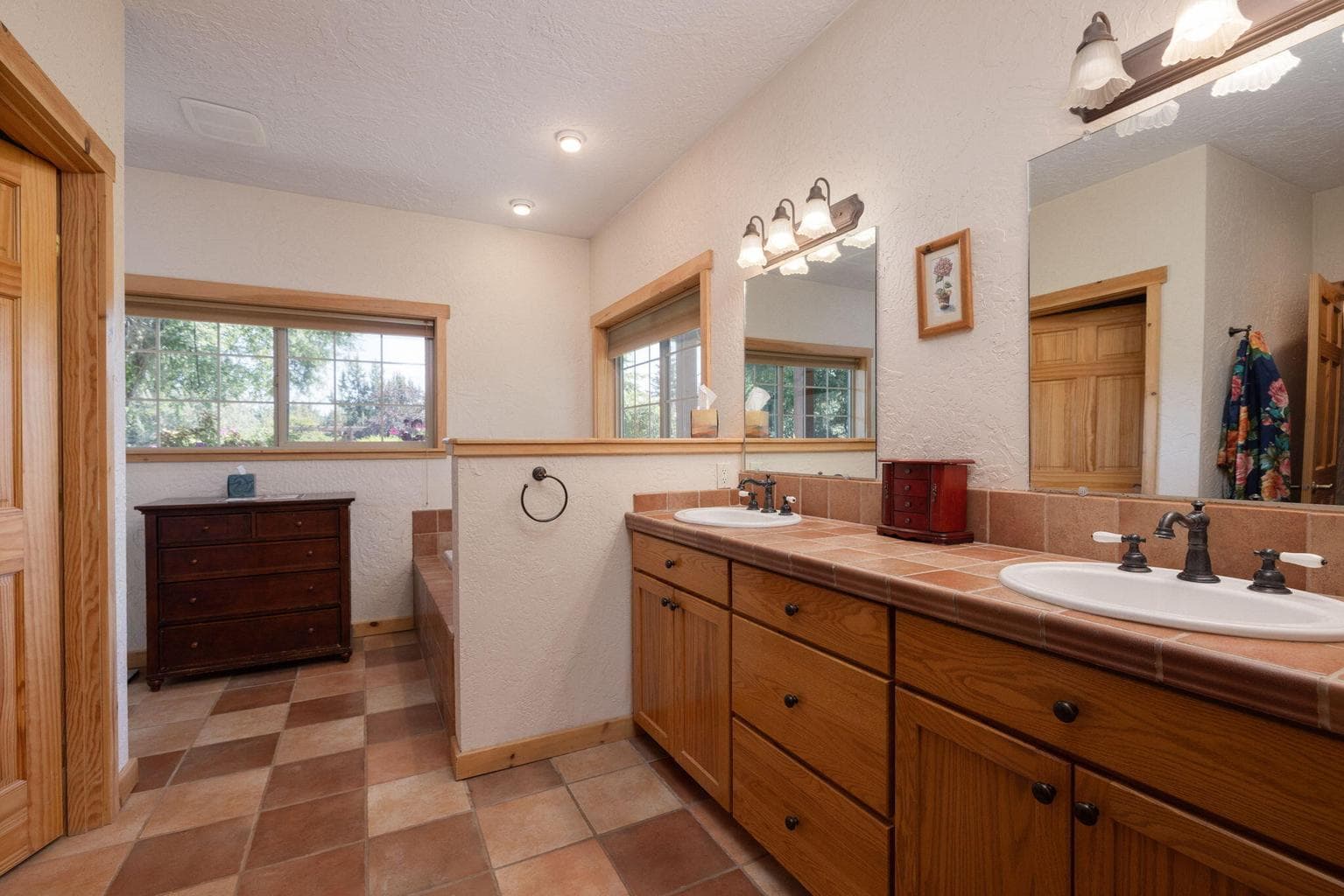 primary suite bath, double vanity, tile flooring & counters