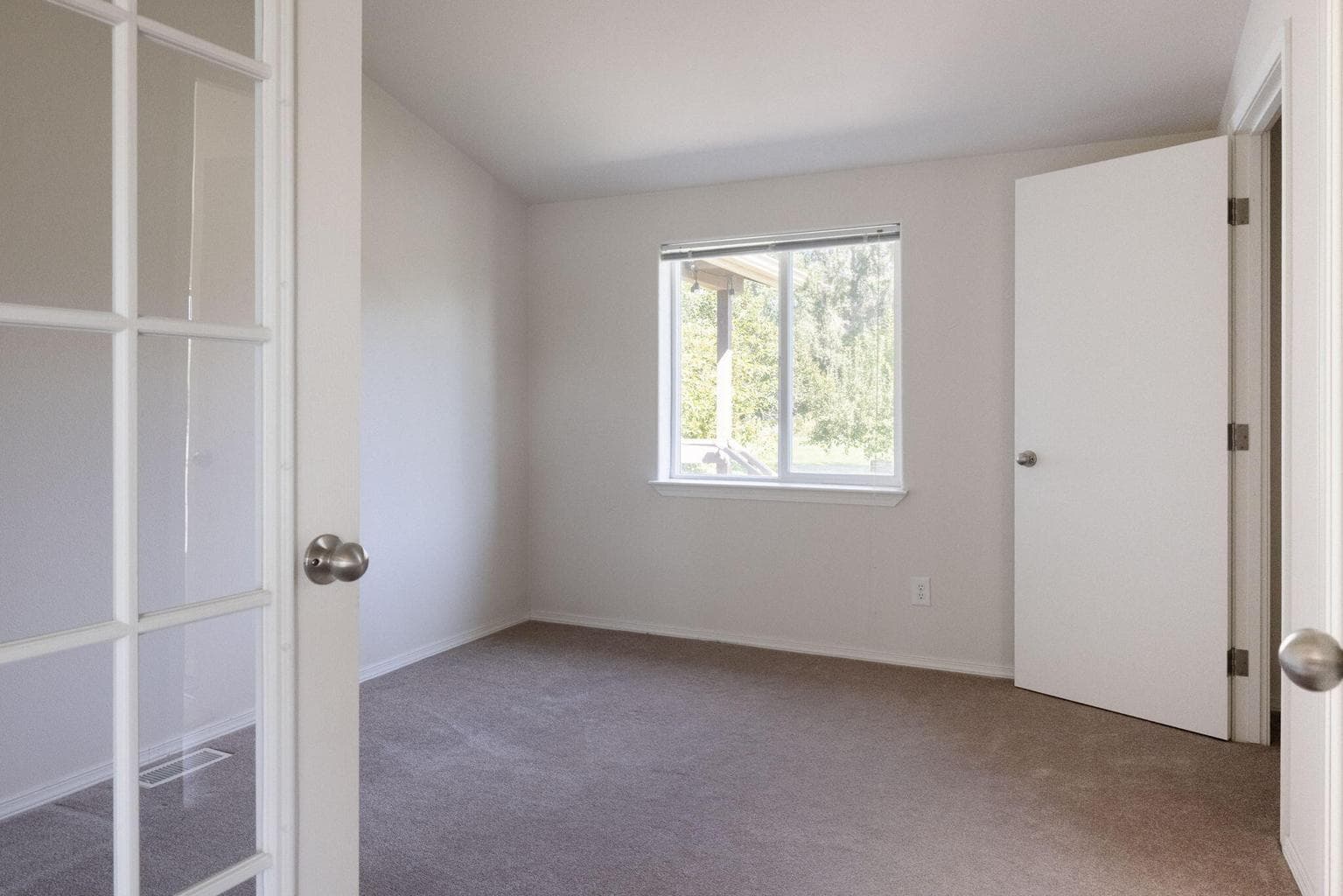 office /den off of primary auite