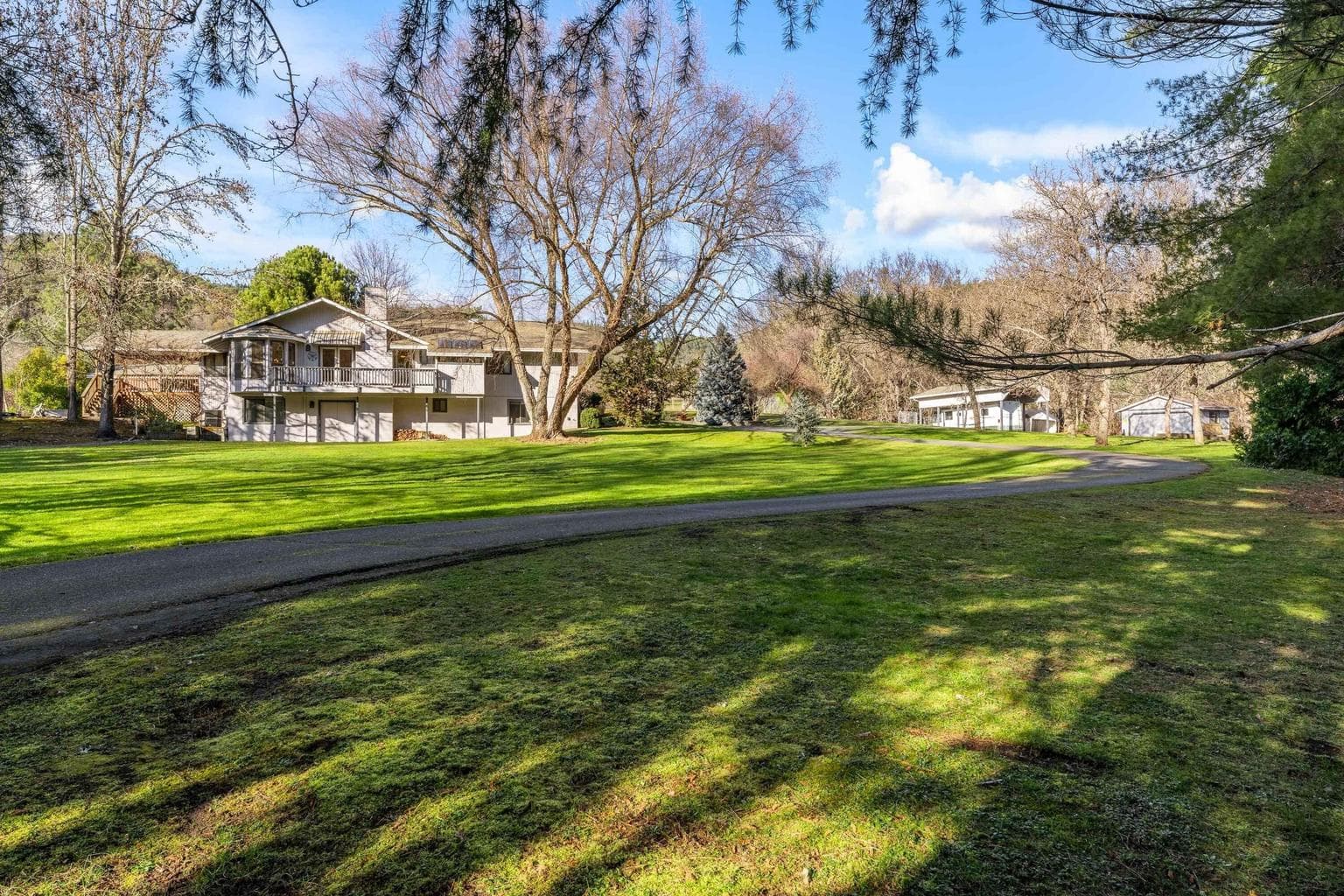 949 Wards Creek, Rogue River, 97537