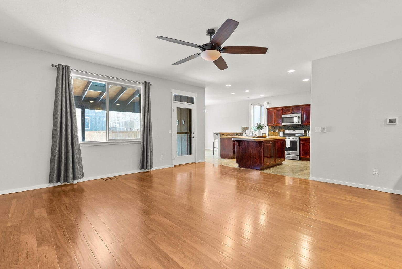 Photo of 21177 Ritz 4 of 32