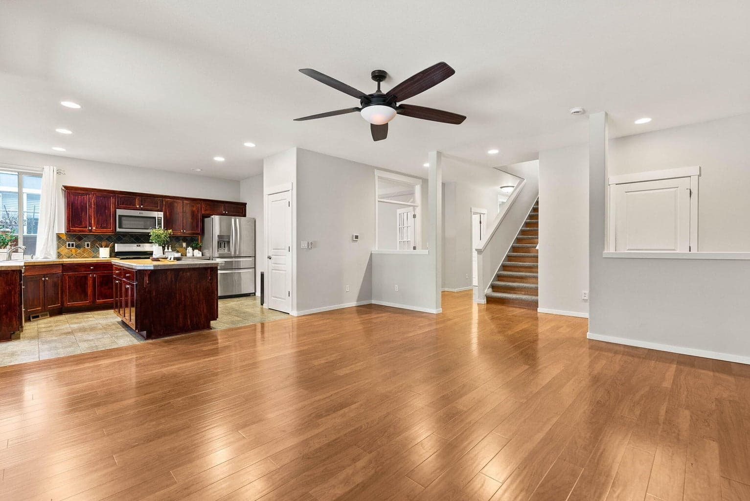Photo of 21177 Ritz 3 of 32