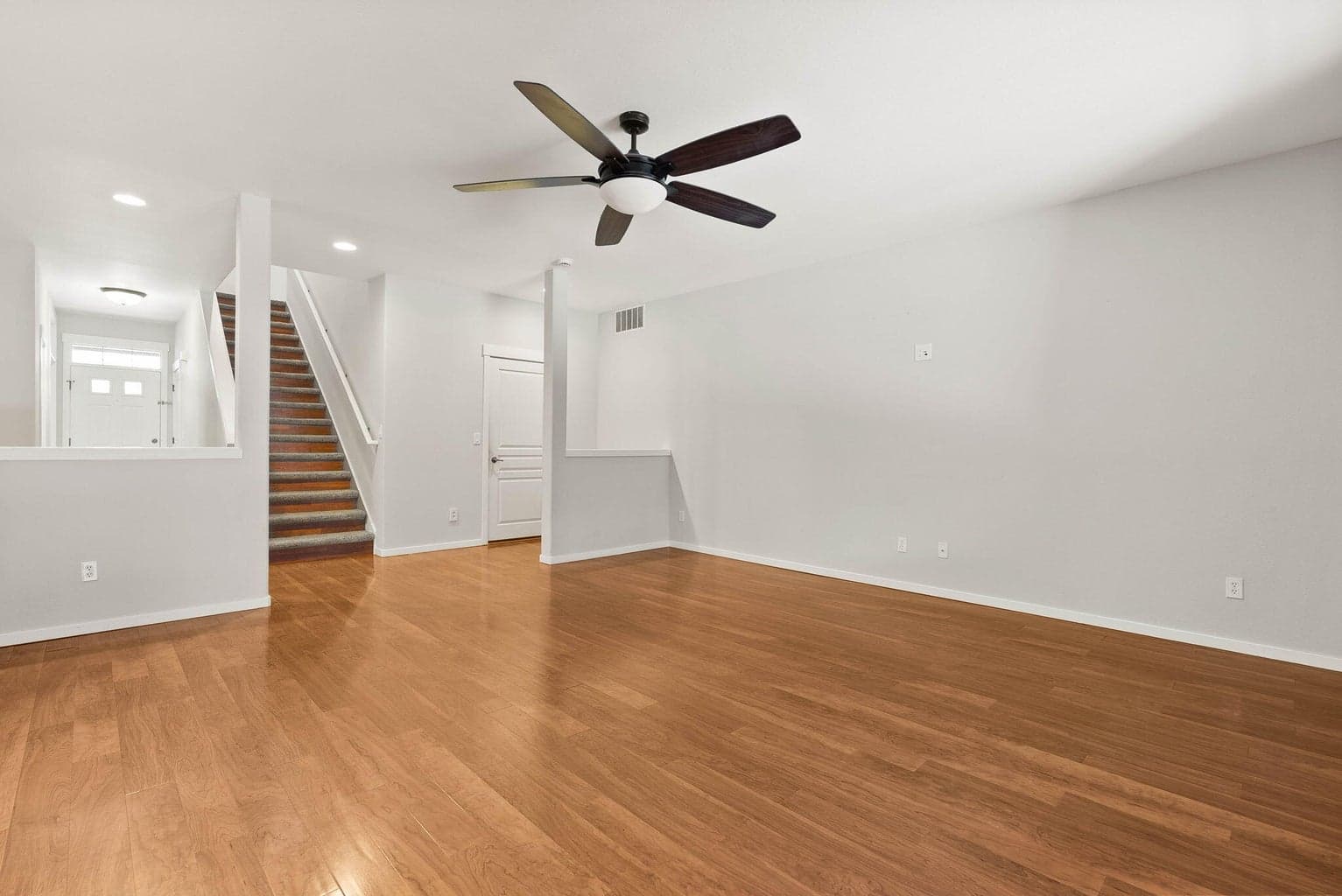 Photo of 21177 Ritz 5 of 32