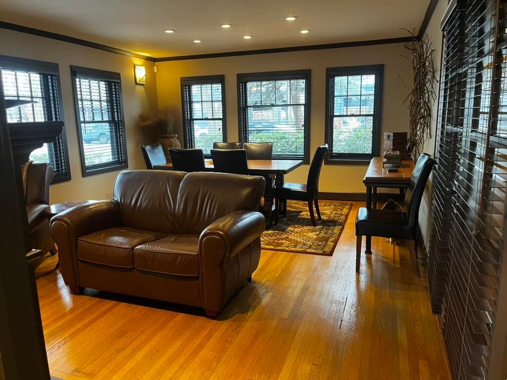 Photo of 725 NW Broadway Street 7 of 17