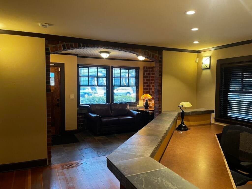 Photo of 725 NW Broadway Street 6 of 17