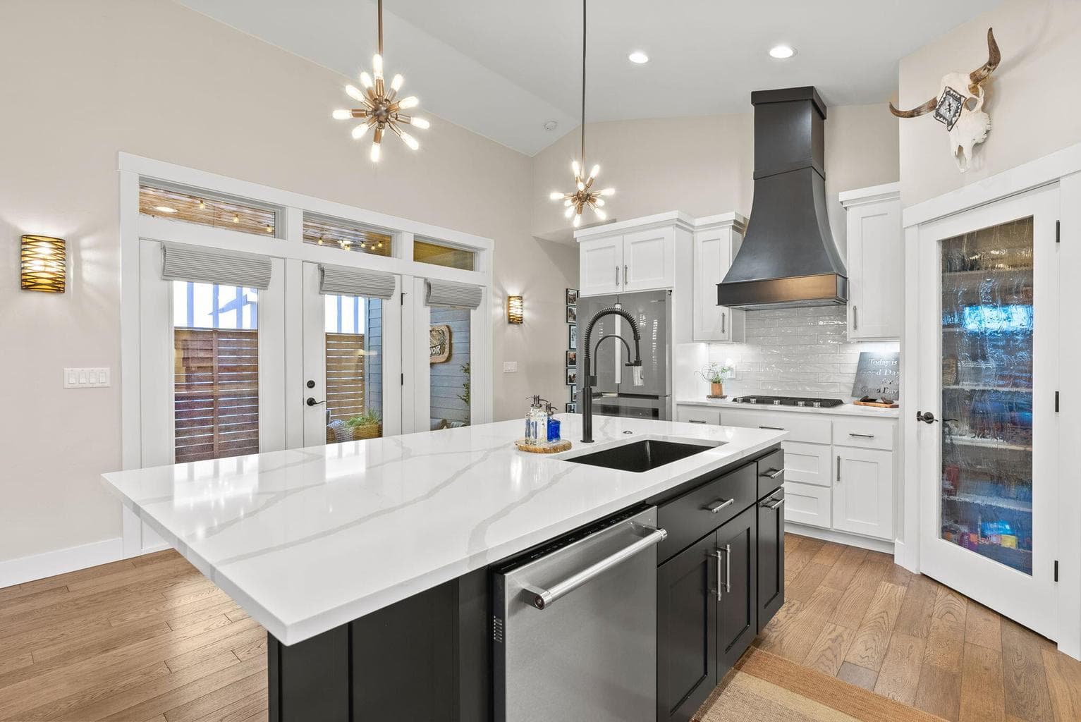 Photo of 347 E Jefferson Avenue 9 of 74