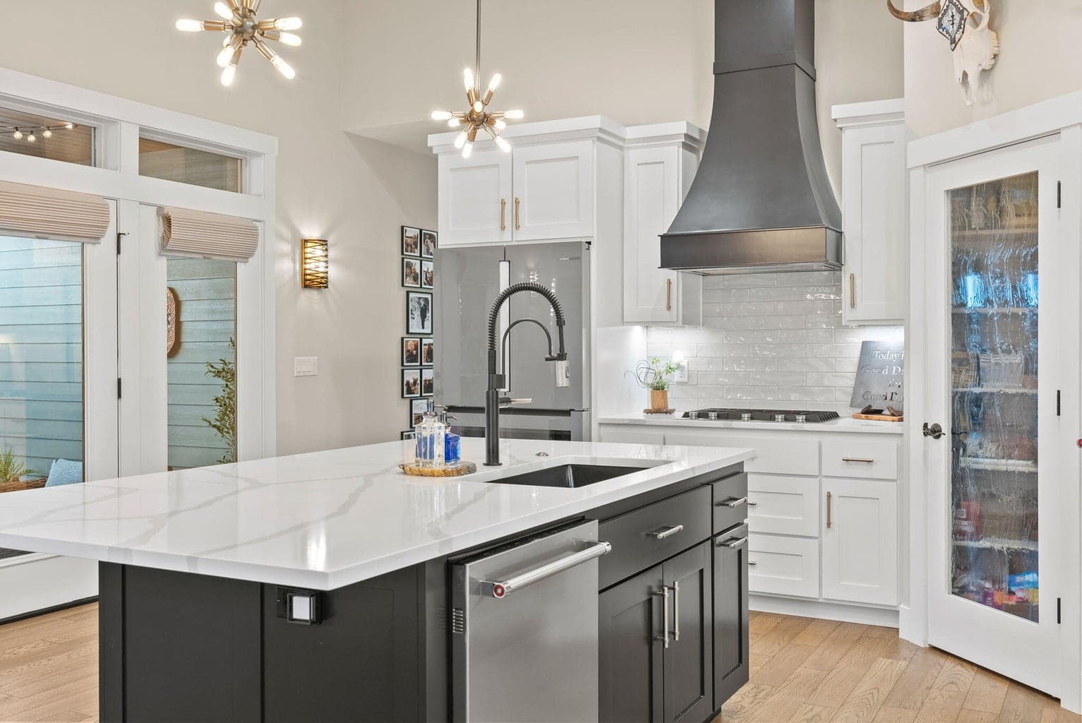 Photo of 347 E Jefferson Avenue 12 of 74