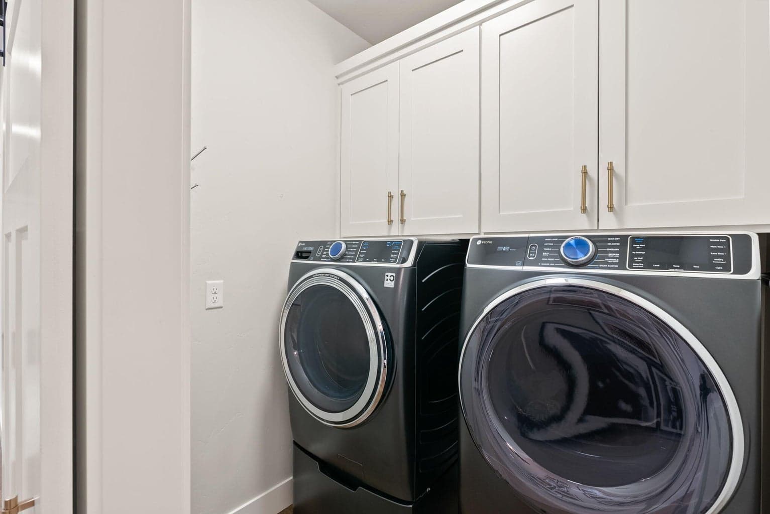 Photo of 347 E Jefferson Avenue 17 of 74
