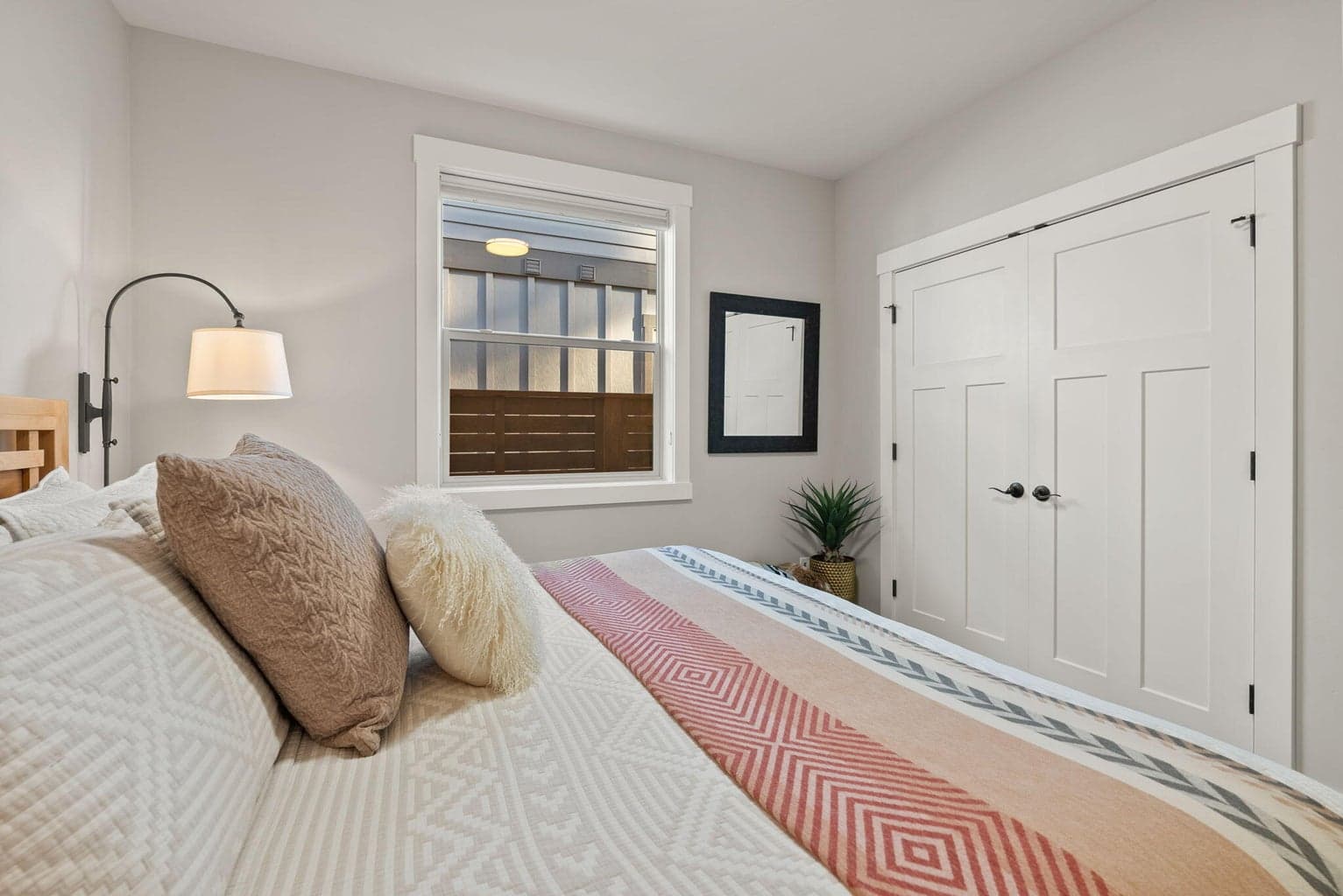 Photo of 347 E Jefferson Avenue 25 of 74