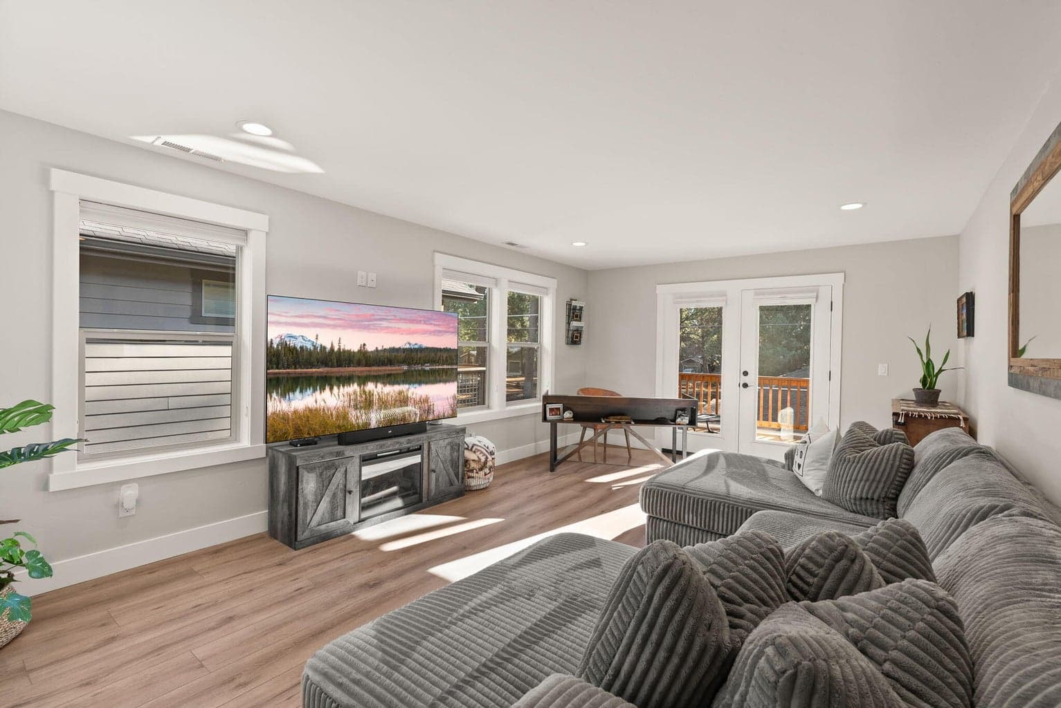 Photo of 347 E Jefferson Avenue 29 of 74