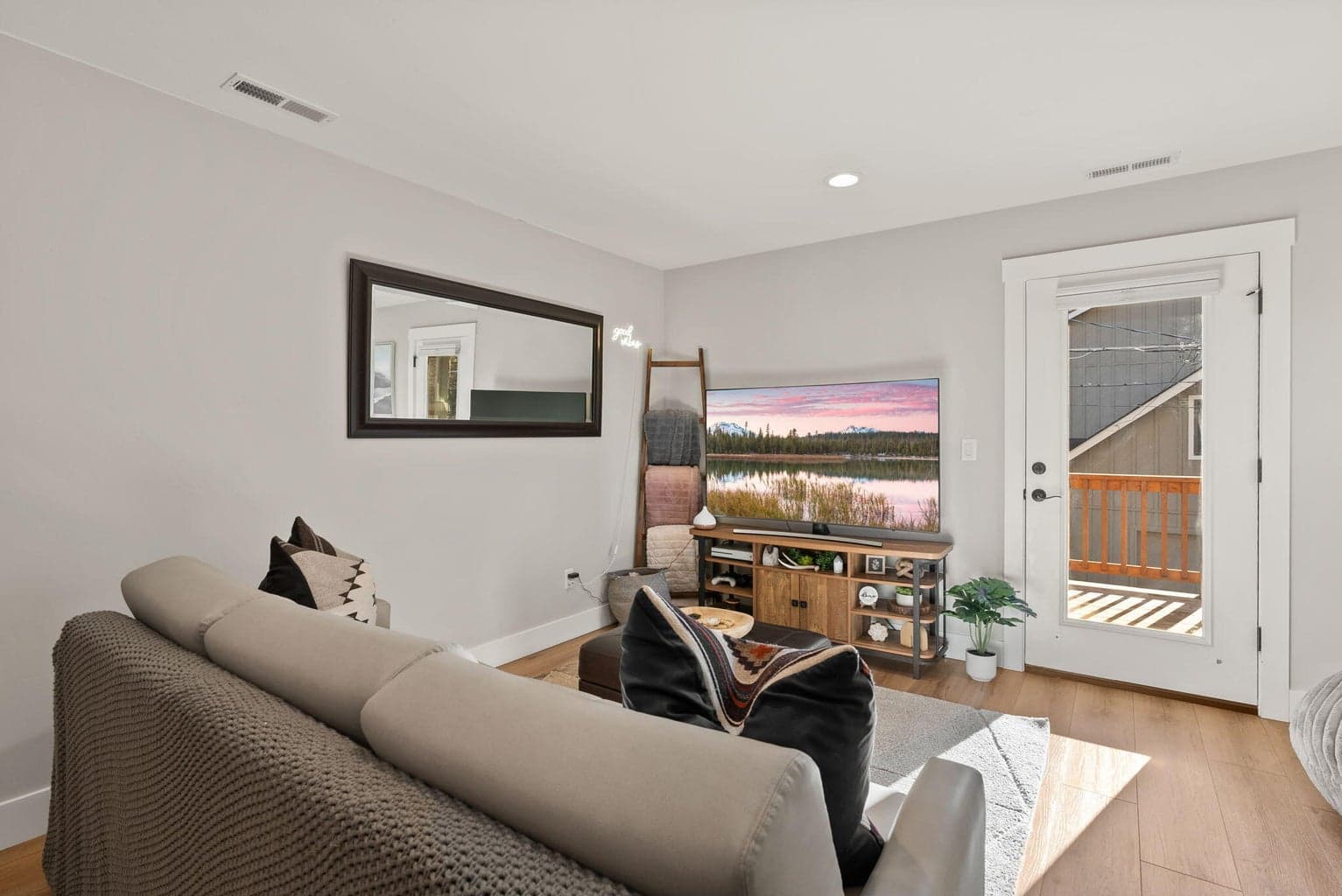 Photo of 347 E Jefferson Avenue 49 of 74