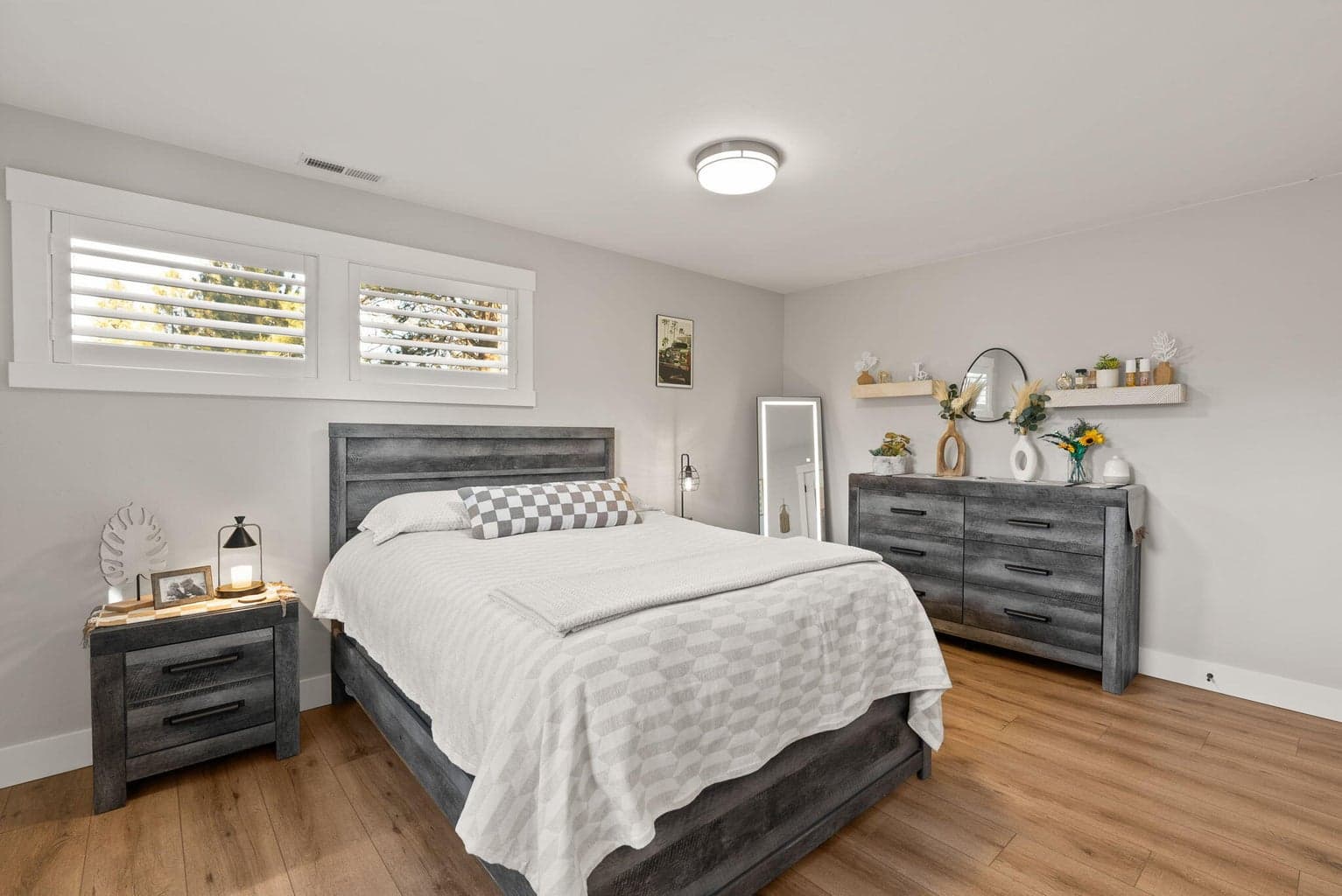 Photo of 347 E Jefferson Avenue 54 of 74