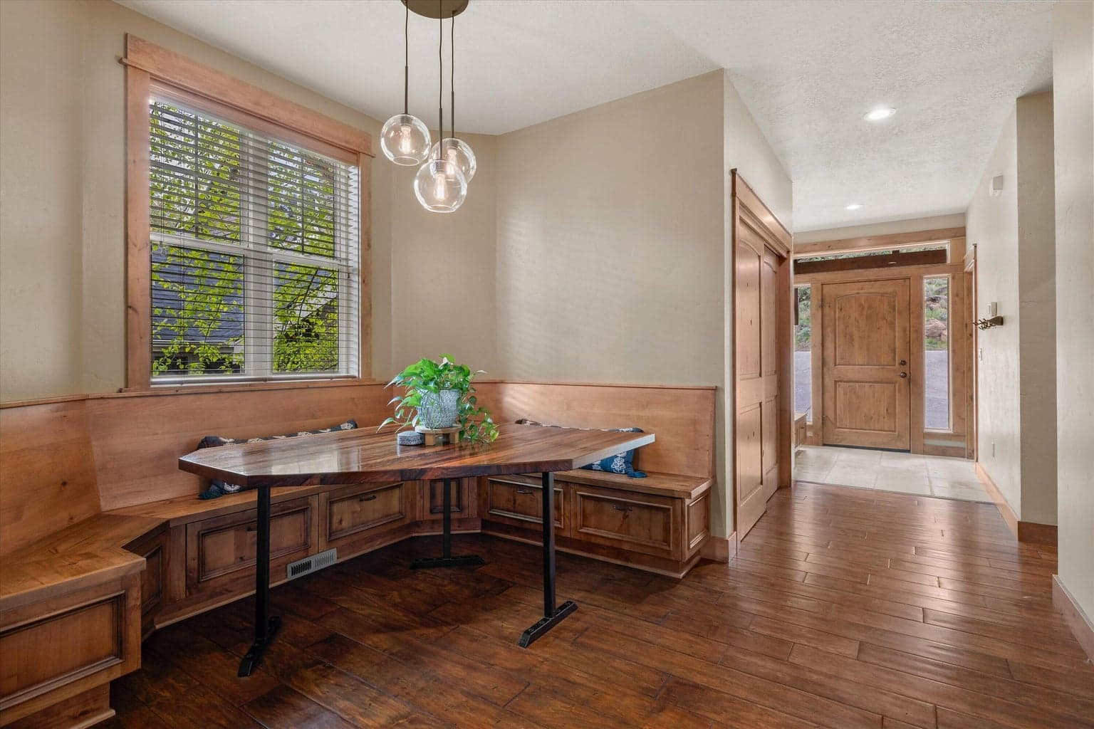 Built in kitchen nook