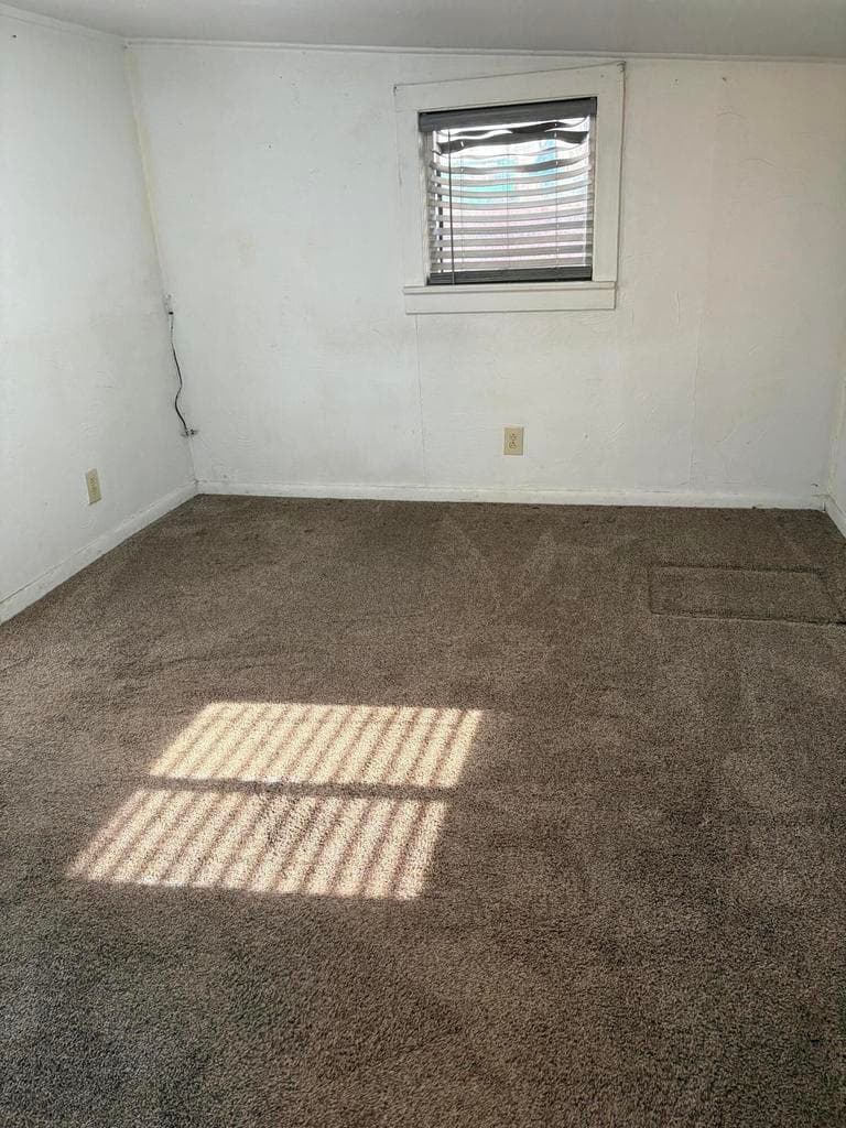Photo of 1235 NW Harwood Avenue 14 of 17
