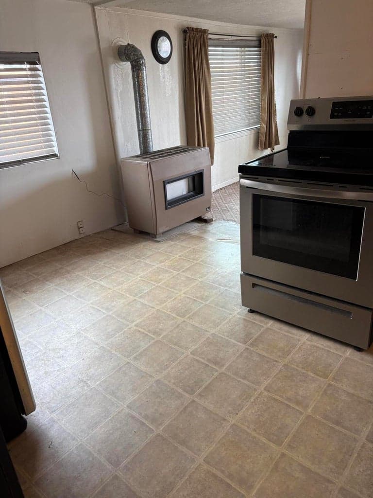 Photo of 1235 NW Harwood Avenue 9 of 17