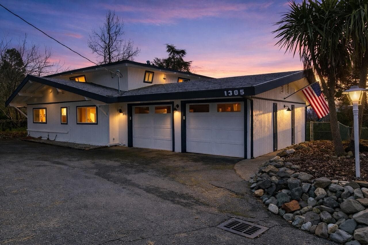 Photo of 1305 Roseana 2 of 47