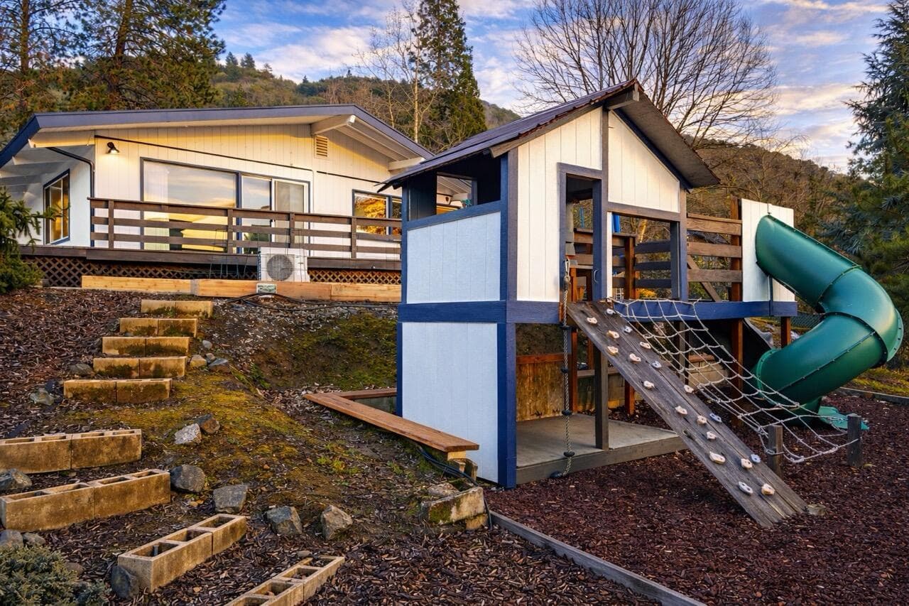 Photo of 1305 Roseana 4 of 47