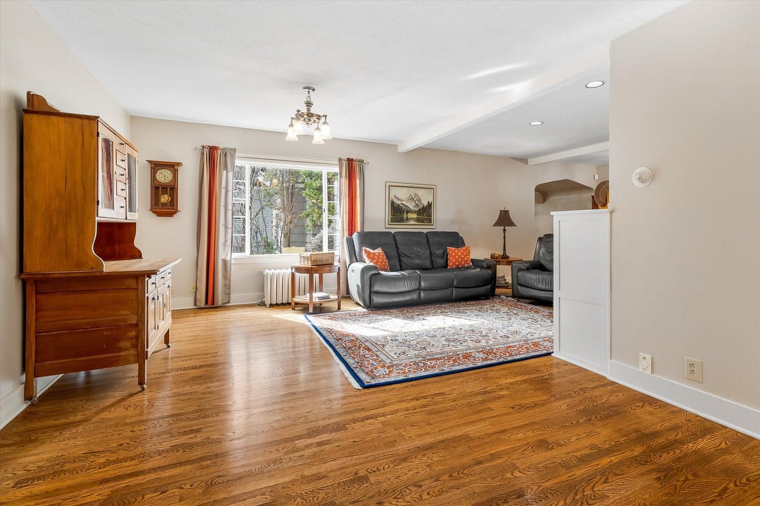 Photo of 898 NW Riverside Boulevard 13 of 44