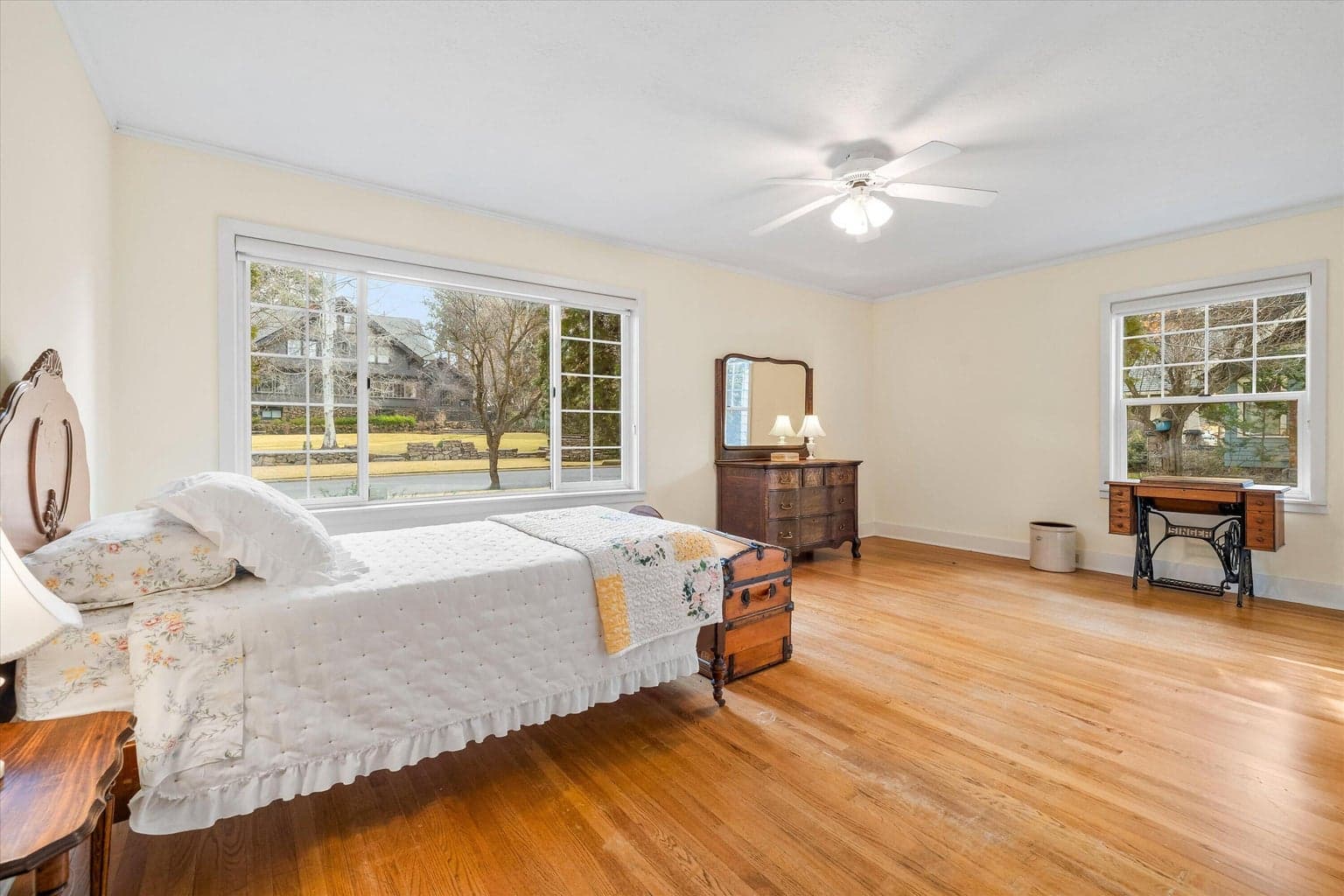 Photo of 898 NW Riverside Boulevard 23 of 44