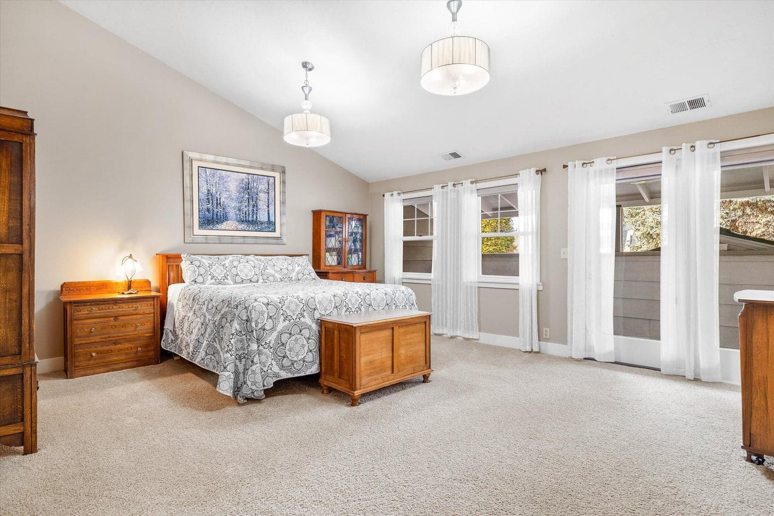 Photo of 898 NW Riverside Boulevard 28 of 44